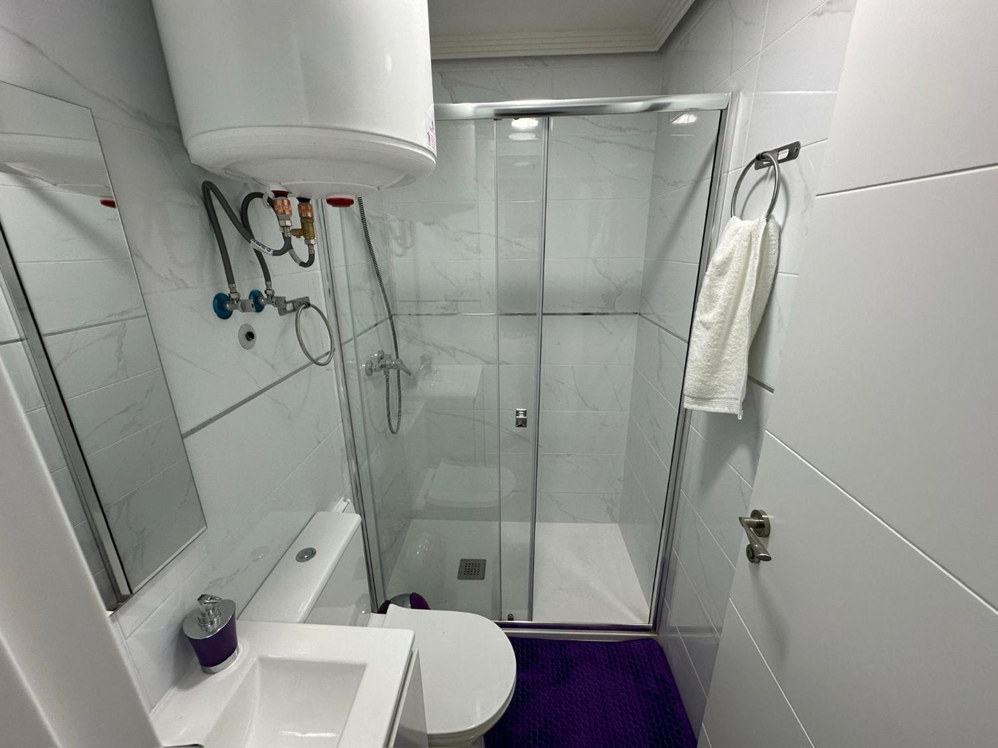 Habitacion Doble O Compartida Con Bano Privado En El Centro De Madrid Bagian luar foto