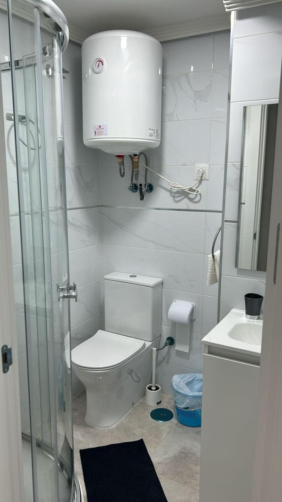 Habitacion Doble O Compartida Con Bano Privado En El Centro De Madrid Bagian luar foto